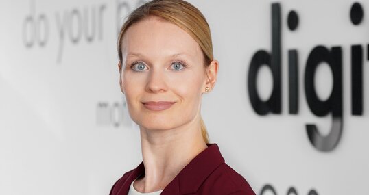 Portraitbild von Celina Hiller, Head of Marketing und Business Development, novaCapta