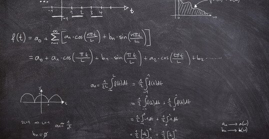 Tafel mit mathematischen Formeln